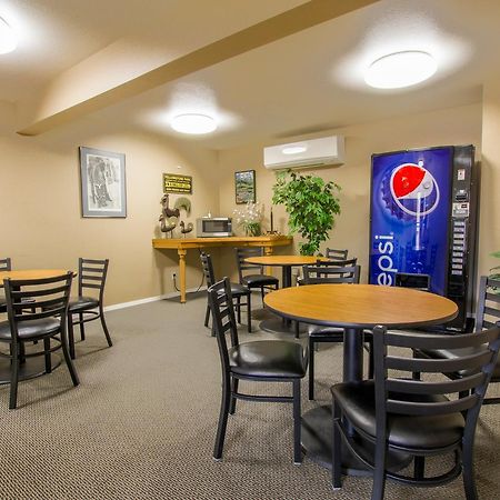 Travelodge By Wyndham Gardiner Yellowstone Park North Entr Bagian luar foto