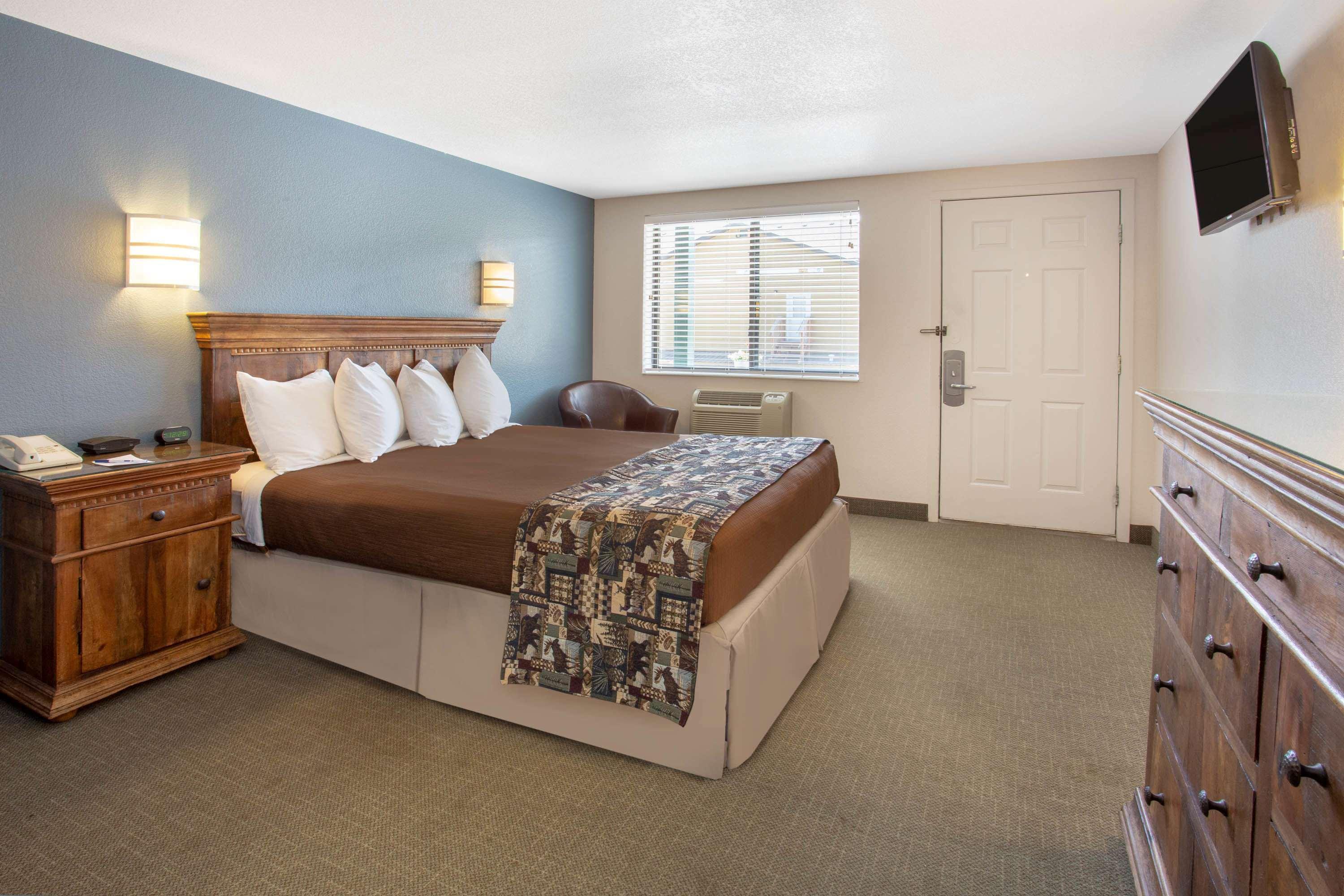 Travelodge By Wyndham Gardiner Yellowstone Park North Entr Bagian luar foto