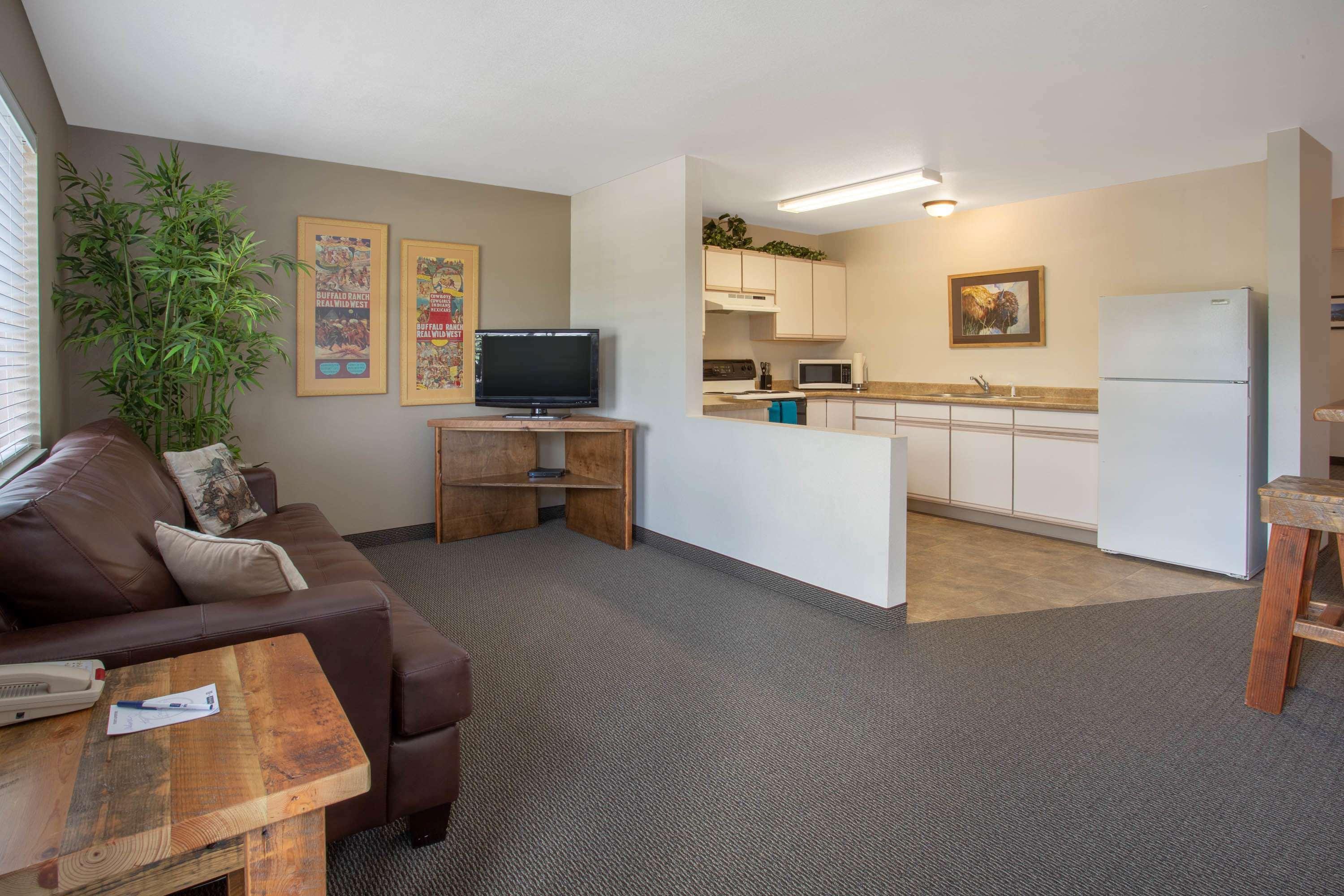 Travelodge By Wyndham Gardiner Yellowstone Park North Entr Bagian luar foto