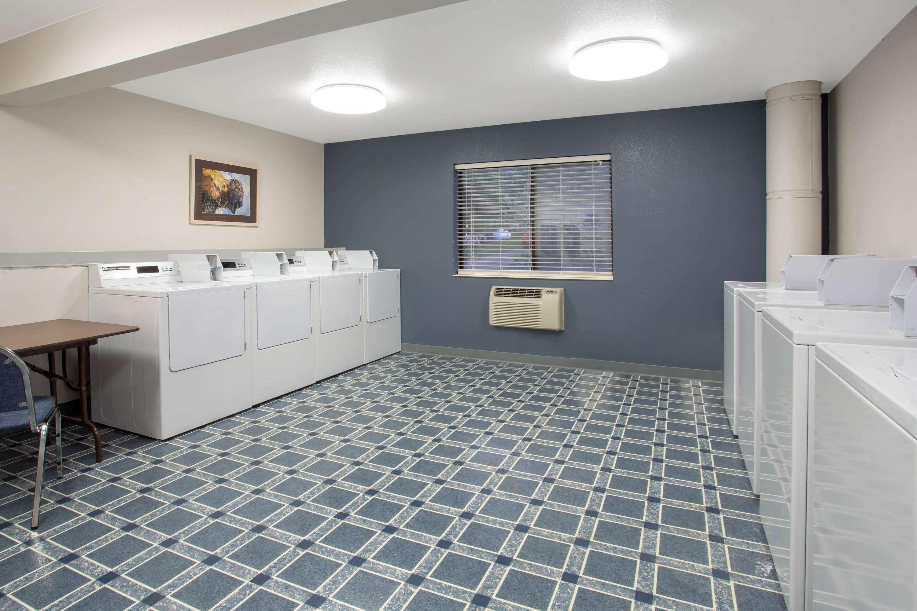 Travelodge By Wyndham Gardiner Yellowstone Park North Entr Bagian luar foto