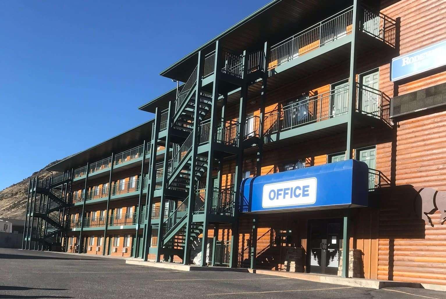 Travelodge By Wyndham Gardiner Yellowstone Park North Entr Bagian luar foto