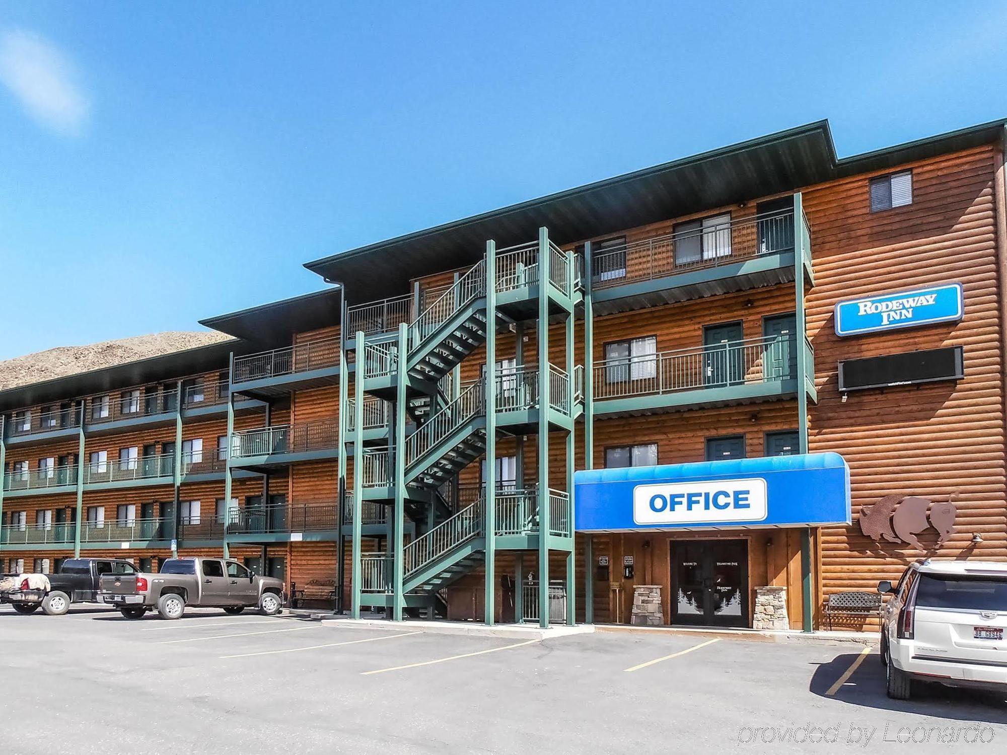 Travelodge By Wyndham Gardiner Yellowstone Park North Entr Bagian luar foto