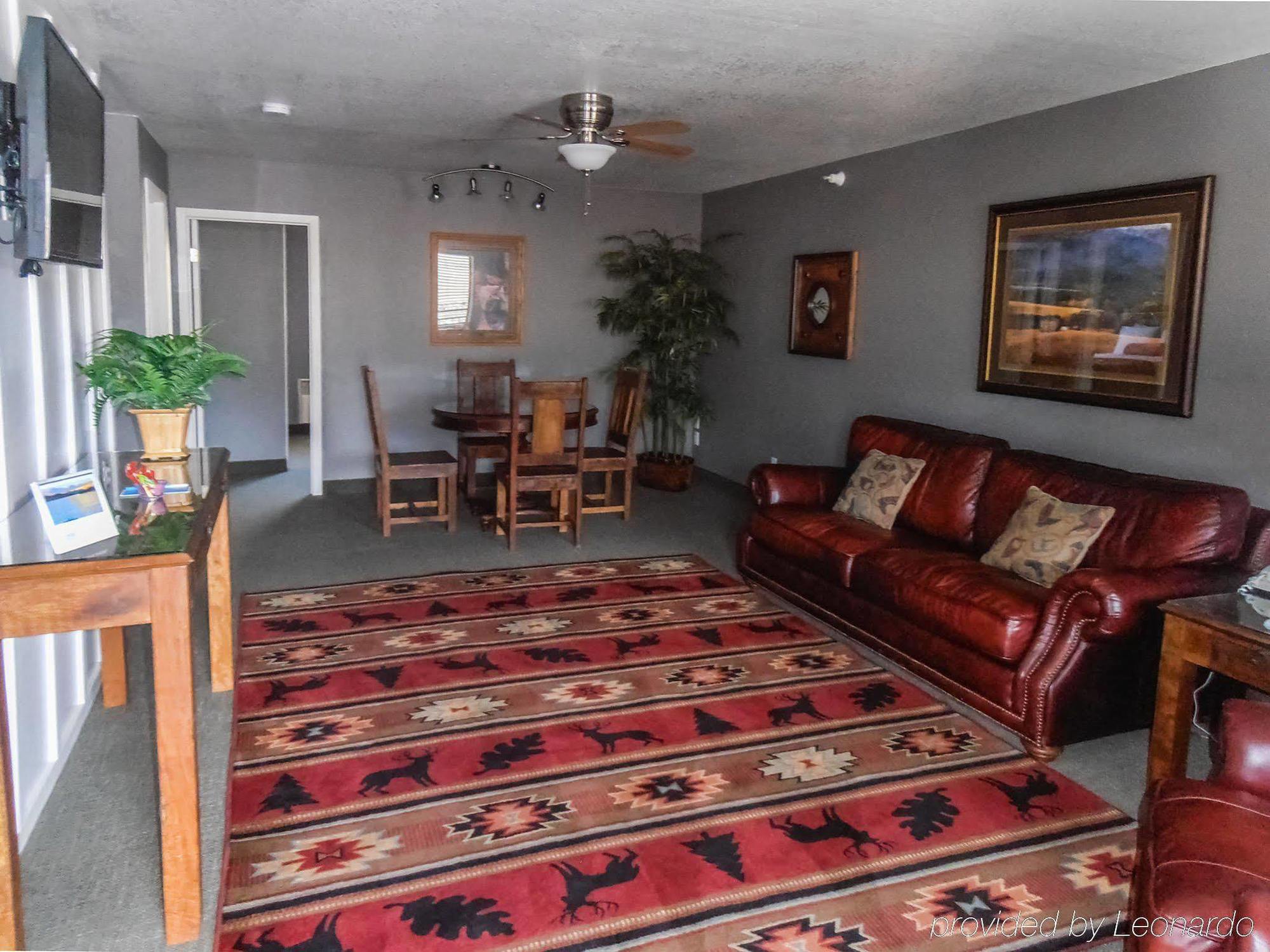 Travelodge By Wyndham Gardiner Yellowstone Park North Entr Bagian luar foto