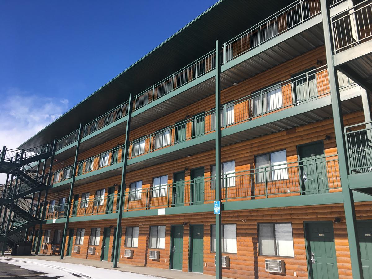 Travelodge By Wyndham Gardiner Yellowstone Park North Entr Bagian luar foto