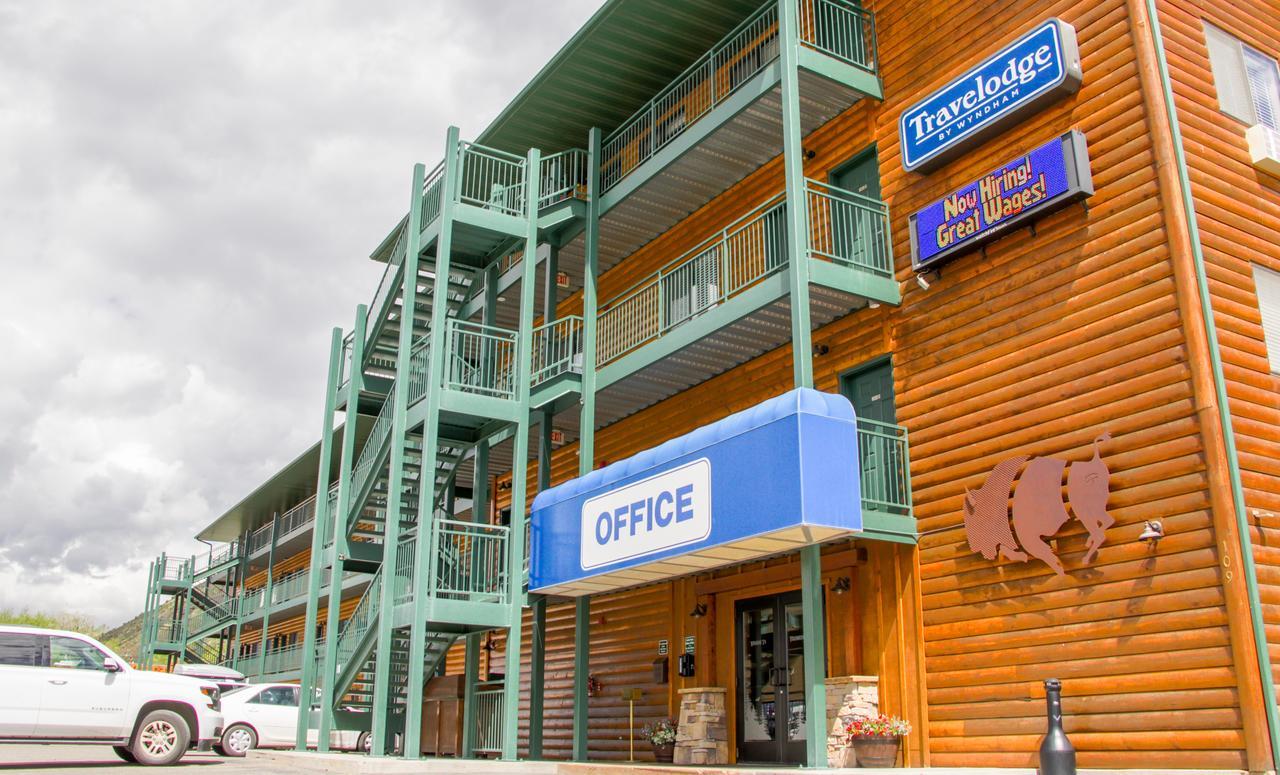 Travelodge By Wyndham Gardiner Yellowstone Park North Entr Bagian luar foto