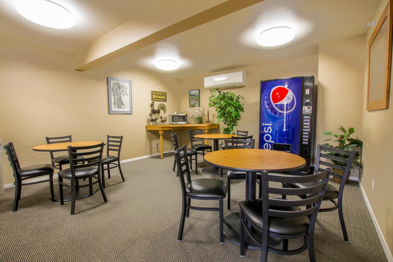 Travelodge By Wyndham Gardiner Yellowstone Park North Entr Bagian luar foto